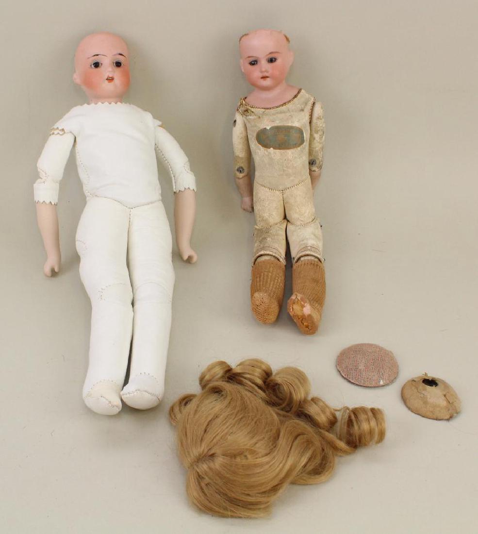 PAIR OF ANTIQUE BISQUE SHOULDER HEAD DOLLS. (1 of 6)