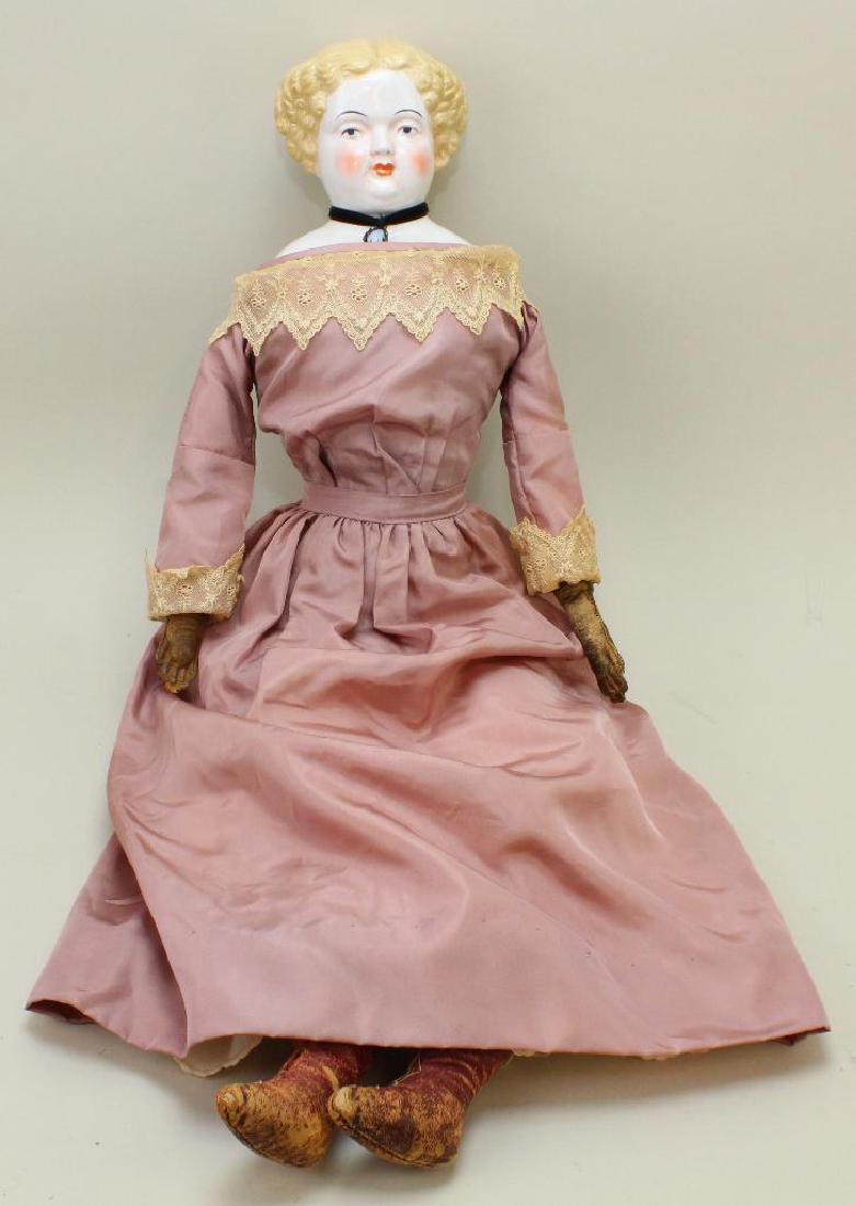 27" UNMARKED BLONDE  FLAT TOP STYLE CHINA HEAD DOLL. (1 of 4)