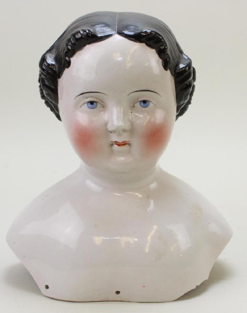 9" UNMARKED ANTIQUE CHINA SHOULDER HEAD WITH PALE PINK (1 of 3)