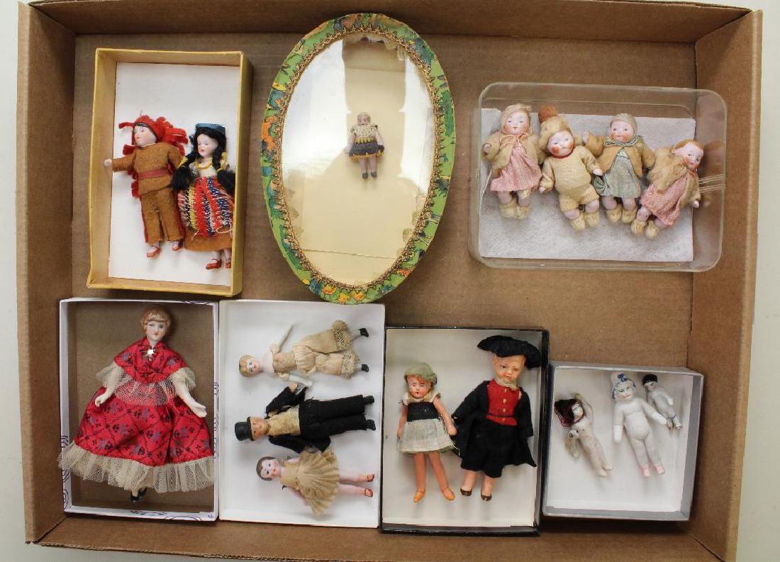 LOT OF ANTIQUE MINI/DOLL HOUSE DOLLS. (1 of 5)