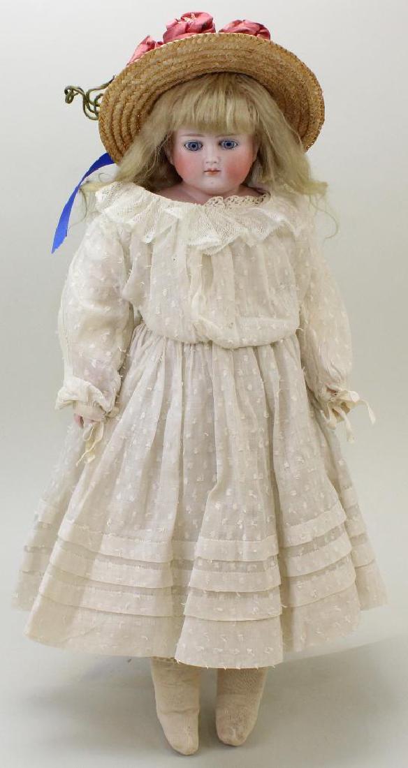 20"   639 9  ANTIQUE BISQUE SOLID DOME TURNED SHOULDER (1 of 4)