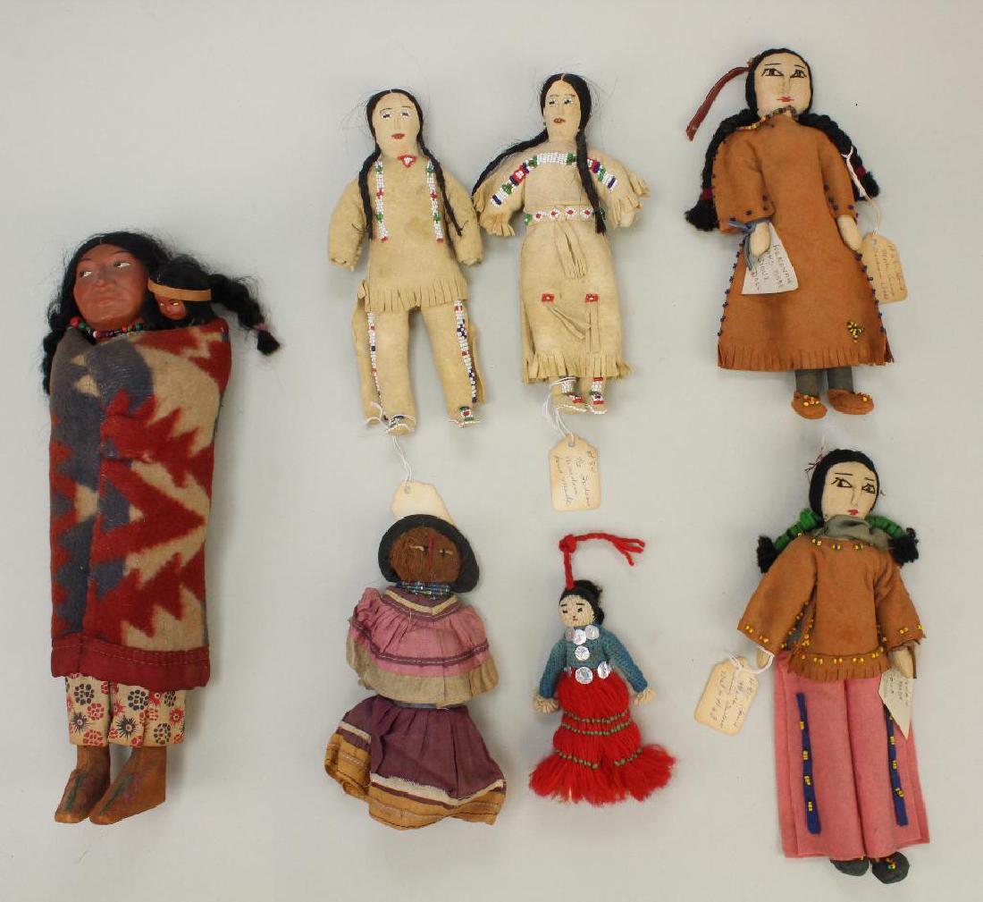 LOT OF NATIVE AMERICAN DOLLS. (1 of 3)