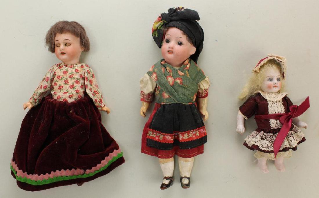 LOT OF (3) ANTIQUE BISQUE HEAD DOLLS. (1 of 4)