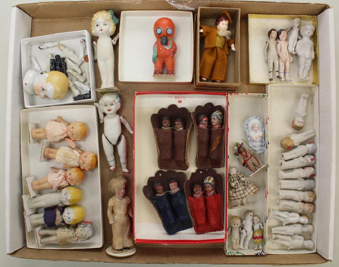 LOT OF ANTIQUE MINI DOLLS. (1 of 3)