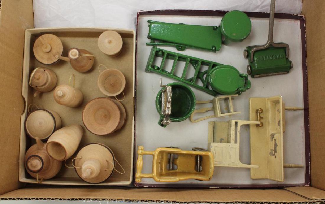 LOT OF ANTIQUE METAL AND WOODEN  MINIATURES. (1 of 2)