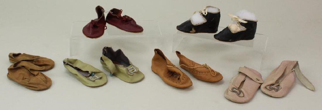 LOT OF ANTIQUE/VINTAGE DOLL SHOES. (1 of 1)