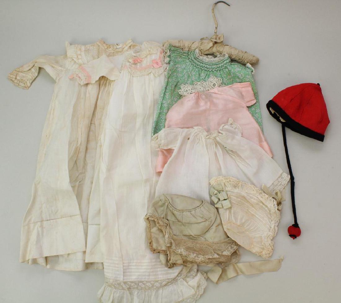 LOT OF ANTIQUE DOLL/BABY CLOTHING. (1 of 4)