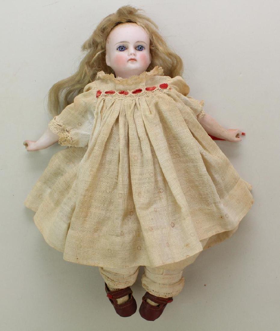 11" UNMARKED CLOSED MOUTH SOLID DOME ANTIQUE BISQUE (1 of 4)