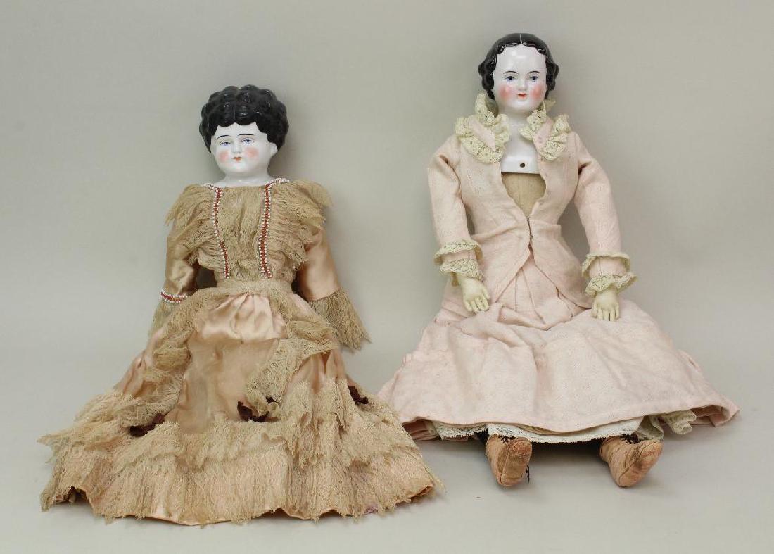 PAIR OF ANTIQUE CHINA SHOULDER HEAD DOLLS. (1 of 5)