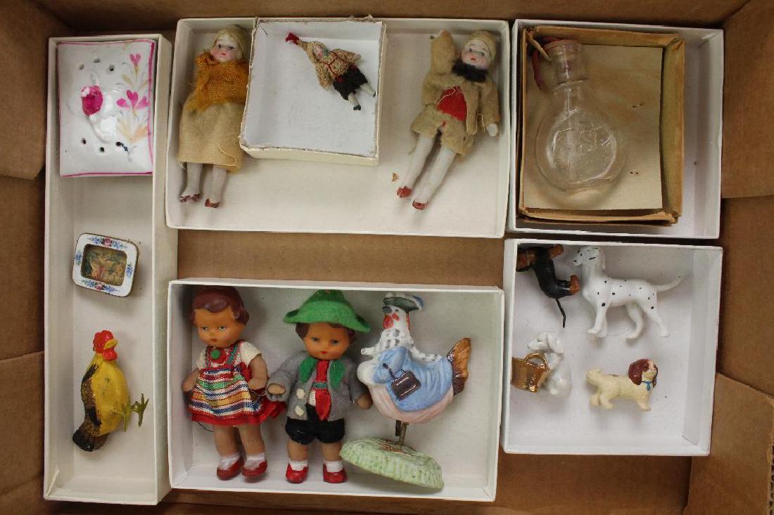 LOT OF ANTIQUE/VINTAGE MINIATURES INC. DOLLS. (1 of 2)
