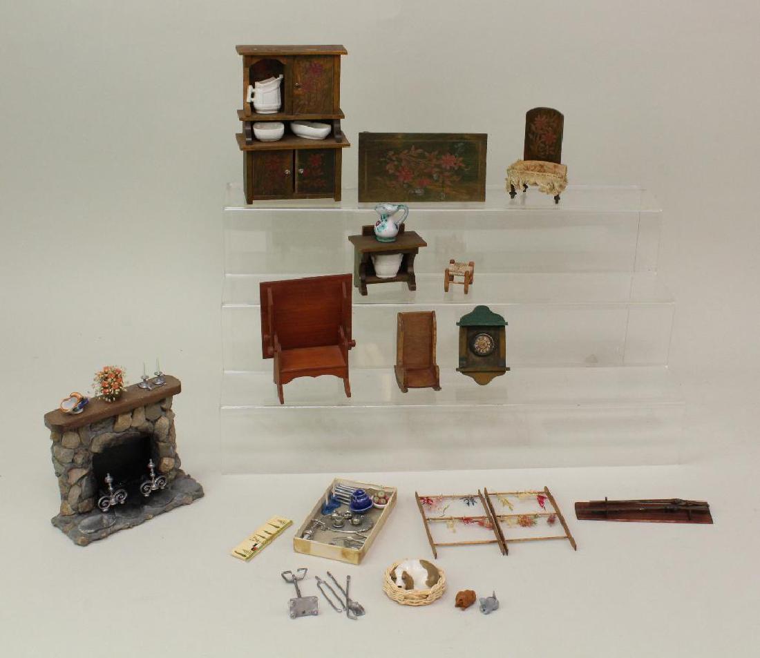 LOT OF ANTIQUE DOLL HOUSE FURNITURE, MINIATURES. (1 of 6)