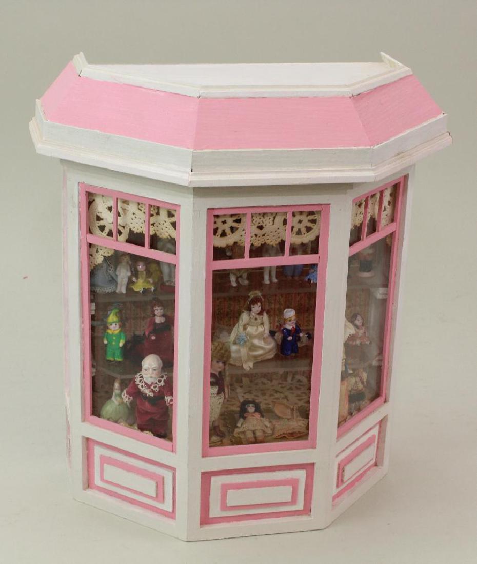 MINIATURE DOLL SHOP: FULLY STOCKED AND ELECTRIFIED. (1 of 5)