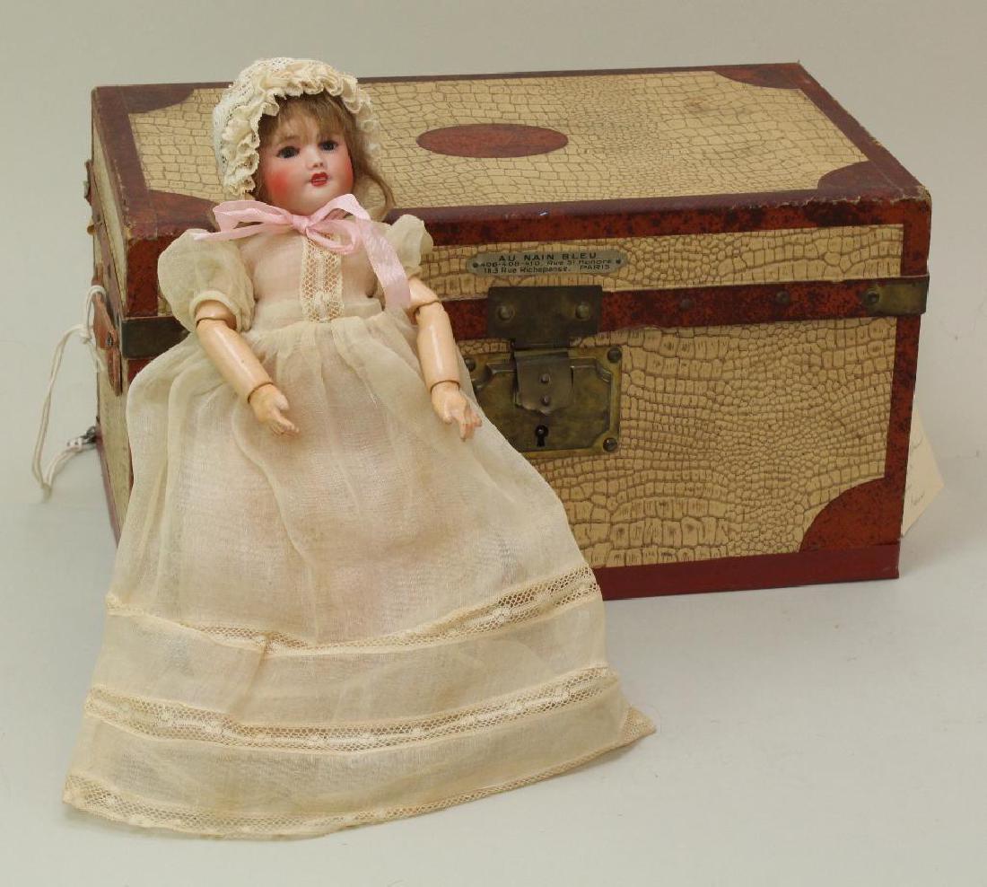 LOT: 9 1/2" FRANCE SFBJ 301 PARIS DOLL, TRUNK, (1 of 7)