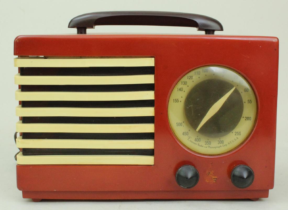 Emerson "Aristocrat" Catalin Radio: Model 400. Â“AristocratÂ” brown with black handle and bullet knobs. c. 1940. 2" crack RH side rear bottom and LH bottom. Both emanating from back panel mount points. Cord intact. Powers on. Dial