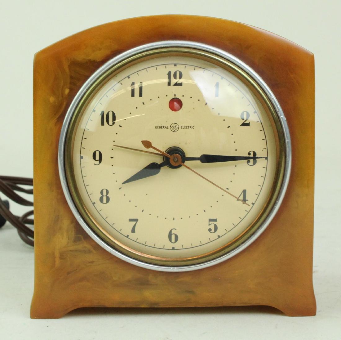 General Electric Catalin: 3 1/2" dia face. Green marbleized. Model 7H86.