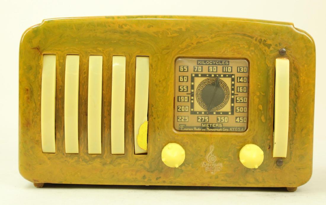 Emerson Catalin "5+1" Radio: Model EP375 Â“5 + 1Â” Marbleized green swirl coloring with white integral grill and white bullet knobs. Grill has blemished repair.Â No body cracking. Cord intact. Powers on.