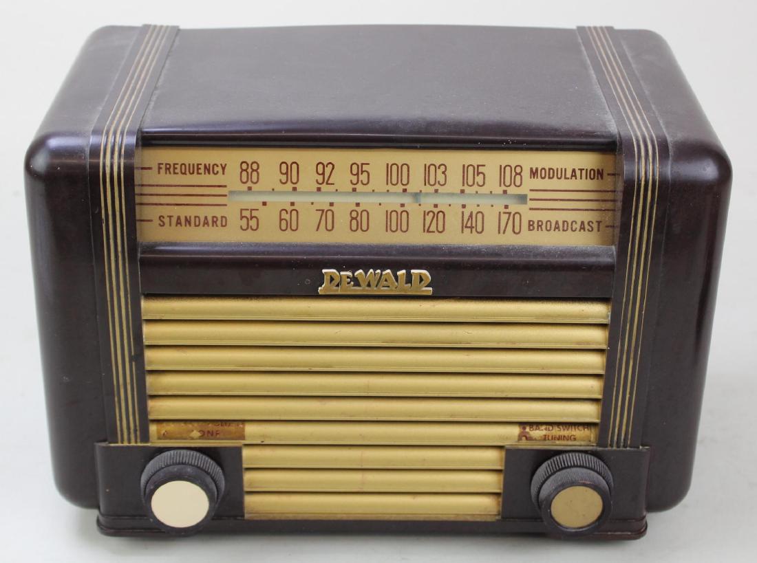 DeWald Bakelite Radio: Model J-802. Gold grille and trim.