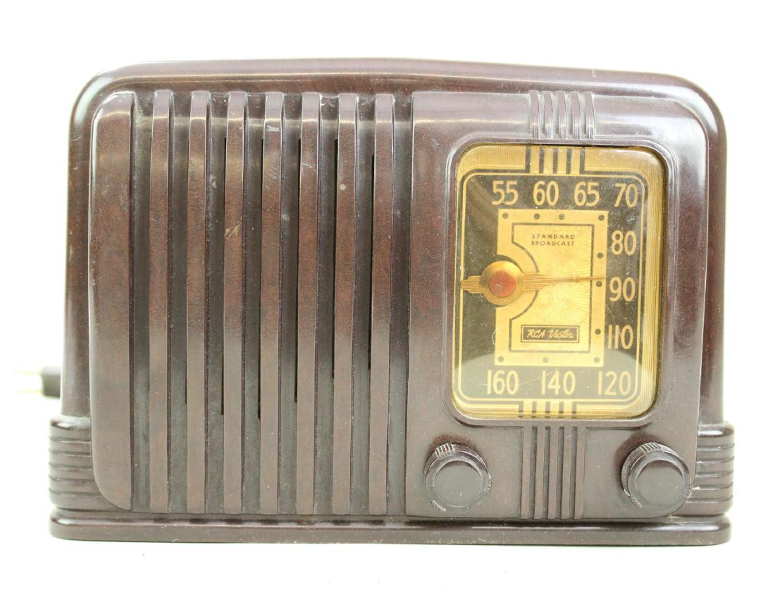 RCA Victor Bakelite Radio: "Master Nipper" model.