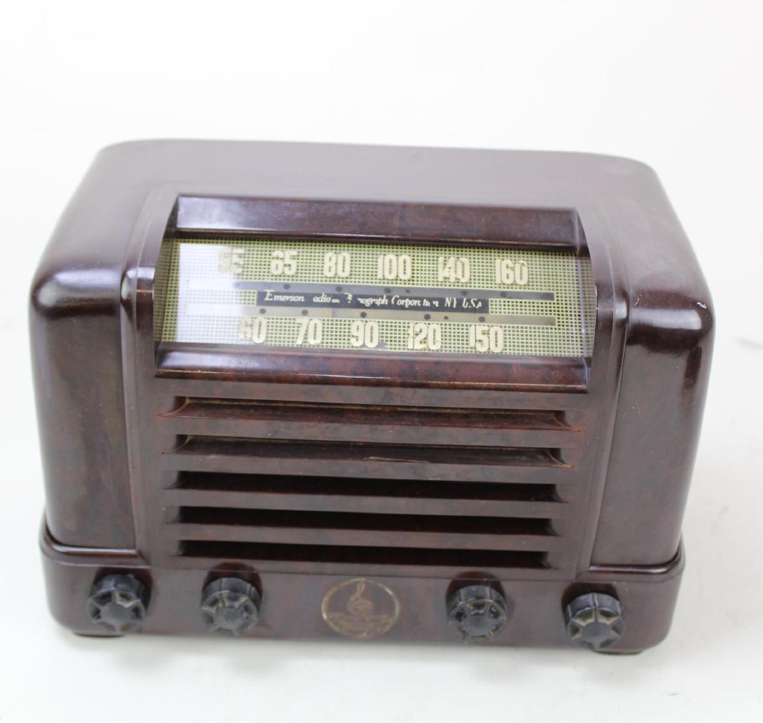 Emerson Bakelite Radio: No visible label or model #.