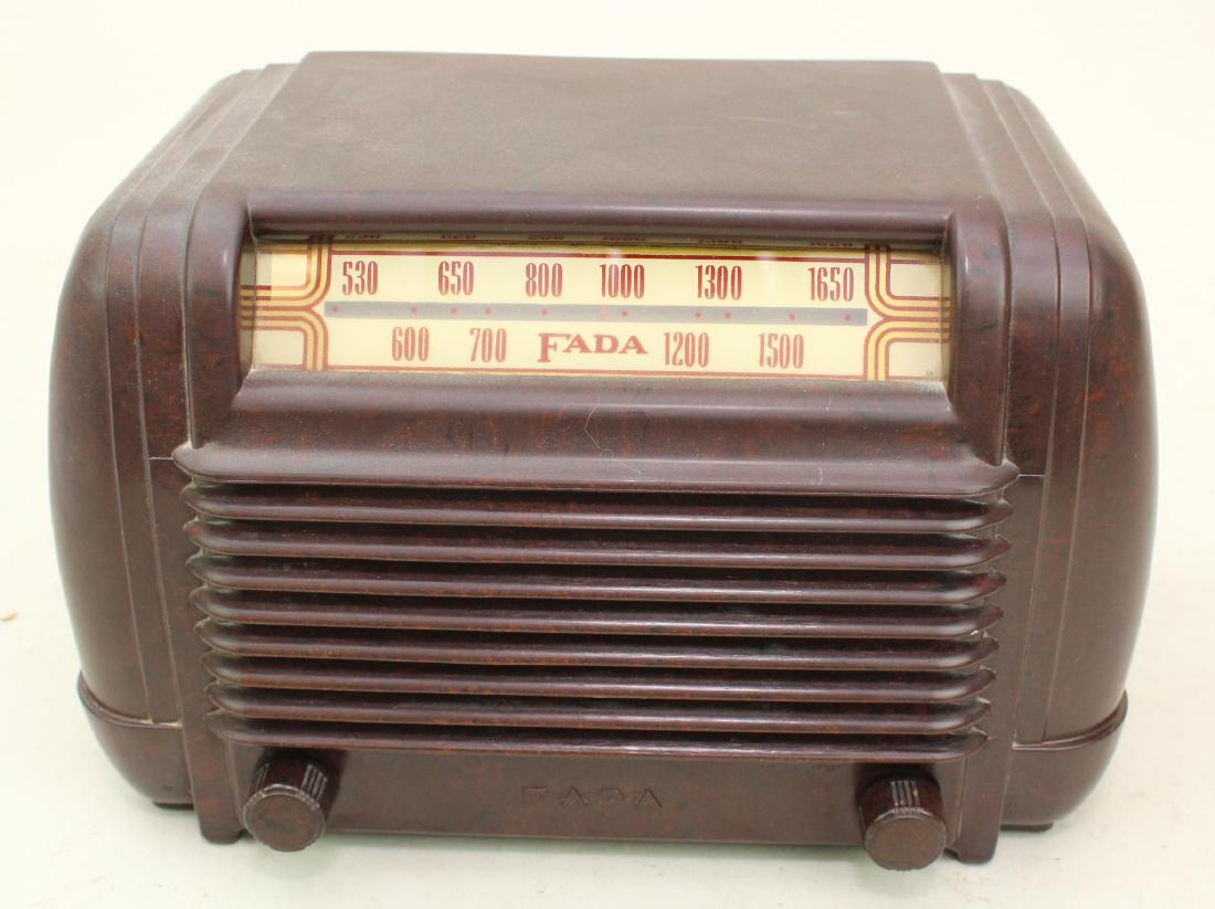 Fada Bakelite Radio: Model 605. Universal superheterodyne.
