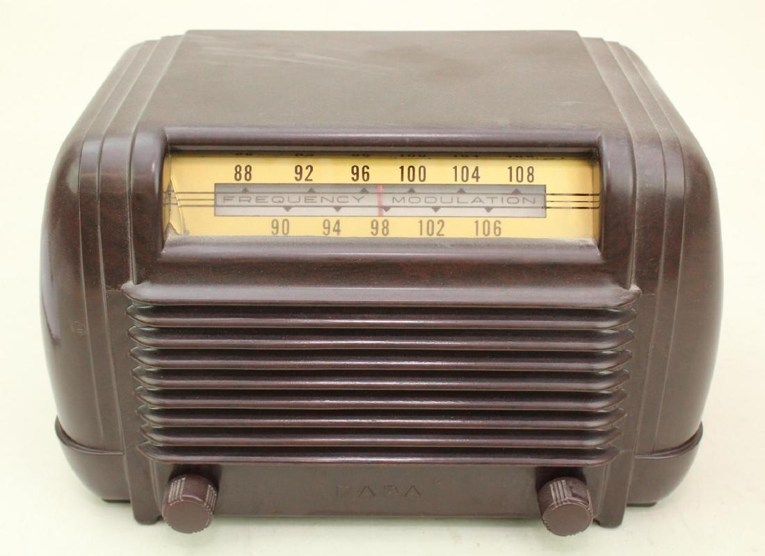Fada Bakelite Radio: Model 795. Superheterodyne.