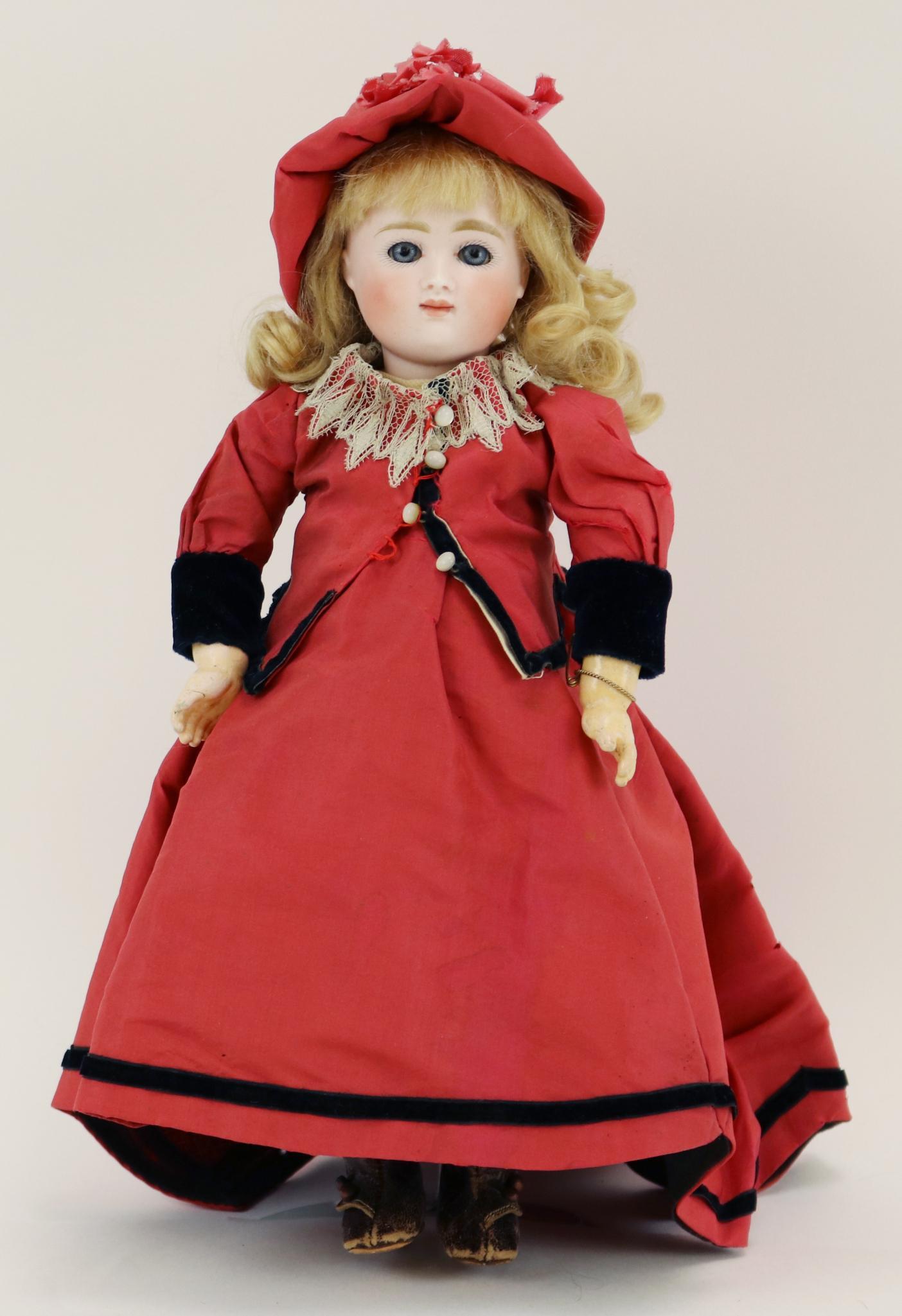 ANTIQUE GERMAN BISQUE DOLL(S), 12" AND UNDER.: 11 1/2" "4" Round faced Kestner doll with blue sleep eyes, closed mouth, blonde mohair wig, plaster pate. Very pretty cheek coloring. Early papier mache jointed body with separate balls at shoulders,
