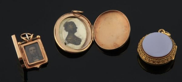 Lot of three Lockets