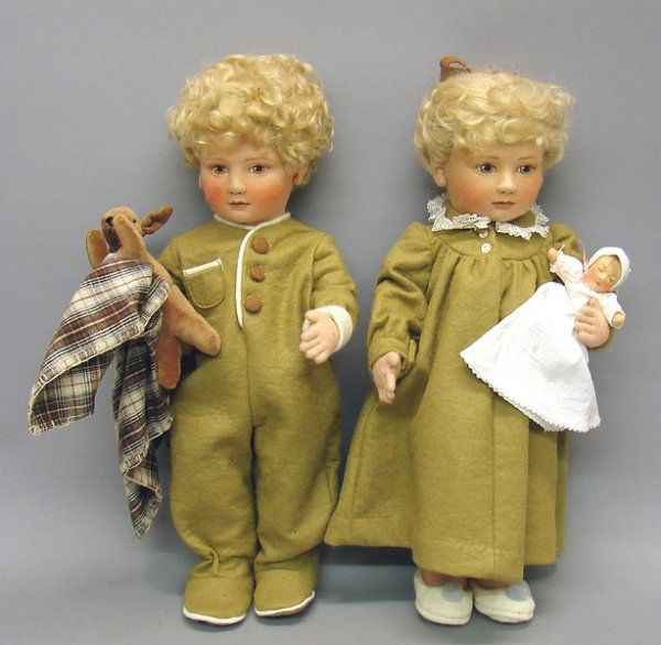 2 R. John Wright Babes in Toyland Series II Dolls: Pair of MIB Babes in Toyland Series ll, Lindsay and Michael by R.John Wright. 224/250. Condition: no flaws observed. Est shipping costs: $23