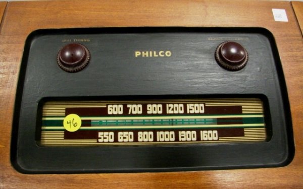 Philco Model 46-1201 Radio & Phonograph - 2