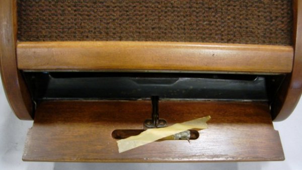 Philco Model 46-1201 Radio & Phonograph - 4