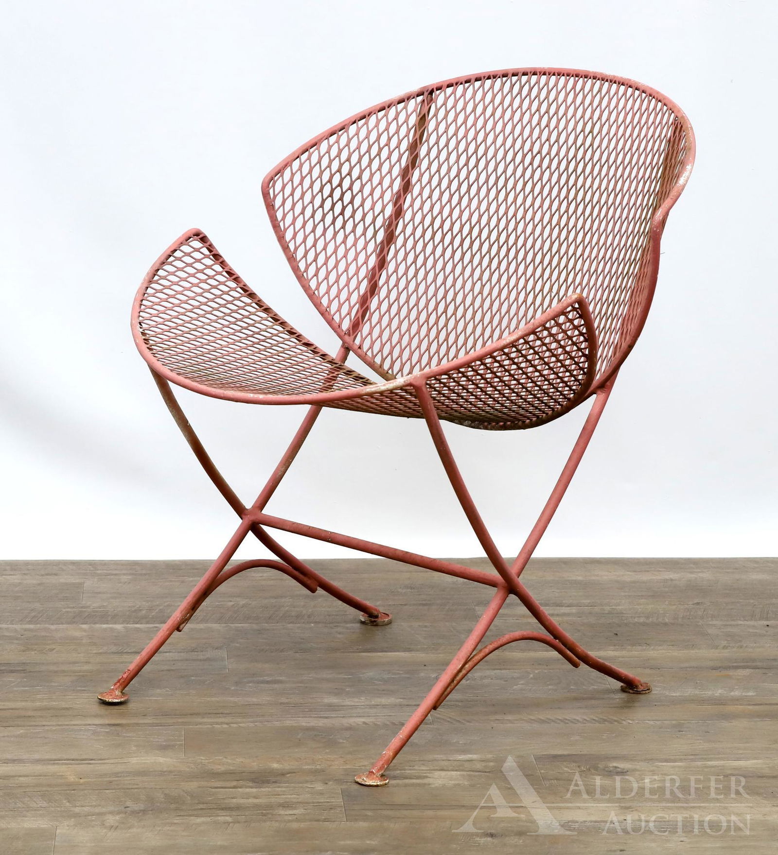 Maurizio Tempestini "Clamshell" Lounge Chair: Maurizio Tempestini for John Salterini. Salmon painted wrought iron clam shell style chair. 27"h x 22"w 23"d