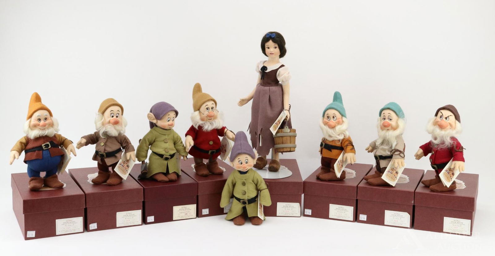 LOT OF R. JOHN WRIGHT.: Set of 1989-1994 "Snow White and The Seven Dwarfs", OB. This No 244 set has the Snow White Rags with the Dopey and Frightened Dopey. 16" Snow White Rags No. 244/1000. 9" Doc No. 244/2500. 9" Sleepy No