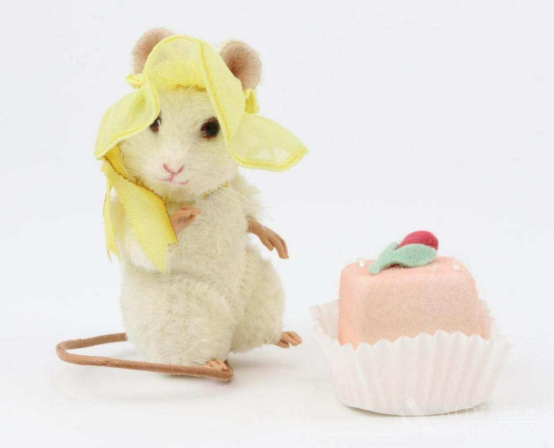 LOT OF R. JOHN WRIGHT.: MIB. 3" 2007 "Petit Four" Mouse. No. 174/300. Made Exclusively for The Toy Shoppe.