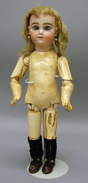 16.5" W.D. 9 CLOSED MOUTH Doll