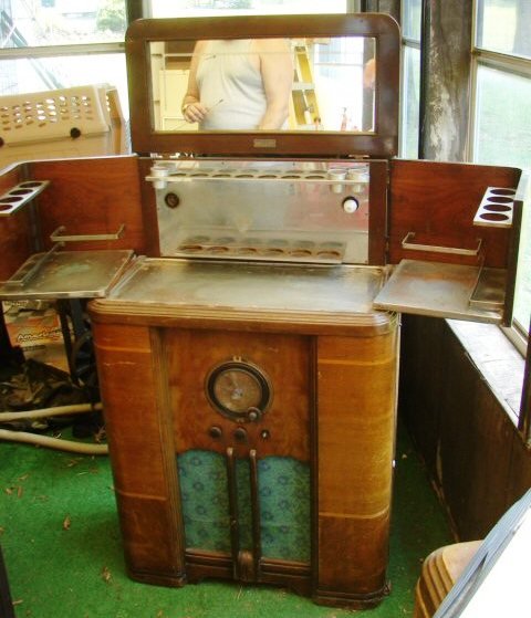 Philco Bar Radio Model 38-7 Chassis - 2