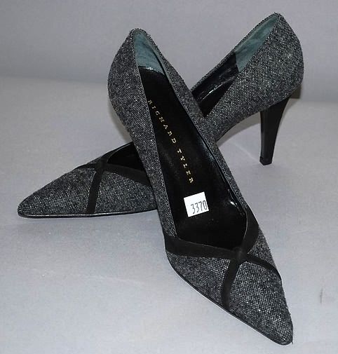 Richard Tyler Black/Gray Wool Plaid Pumps (8-1/: Richard Tyler Black/grey wool plaid pumps w/buckle. Size: 8-1/2M. Good condition. Shipping: $27 plus insurance. NOTE: THIS LOT WAS INITIALLY IDENTIFIED AS A STUART WEITZMAN DESIGN WHEN IT IS ACTUALLY