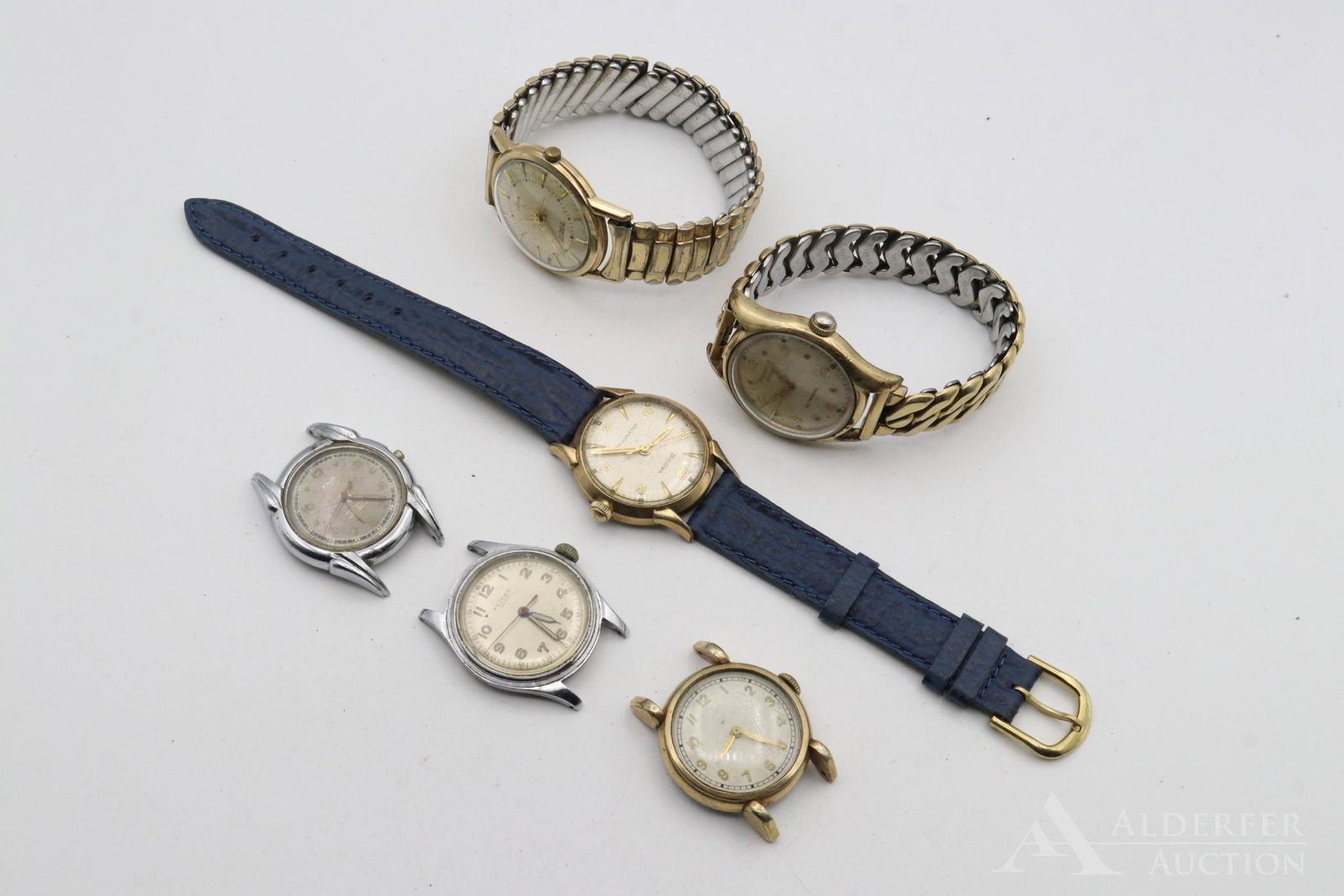 Wristwatches: Grouping includes an assortment of wristwatches of varying styles with makers including Feltas, Elgin (27j), Lente, Bulova and Benrus. largest 35mm