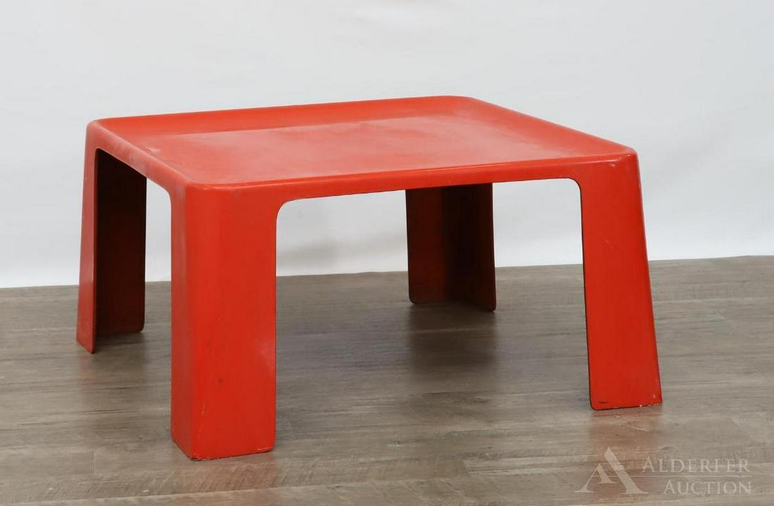 Vico Magistretti for Artemide Plastic Coffee Table (1 of 6)