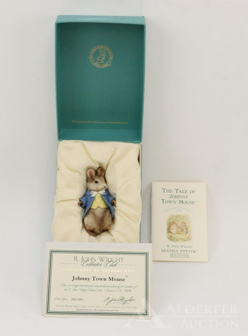 R. JOHN WRIGHT LOT.: MIB 3 1/2" "Johnny Town Mouse". R. John Wright Collector's Club 2002-2003. No. 0141.