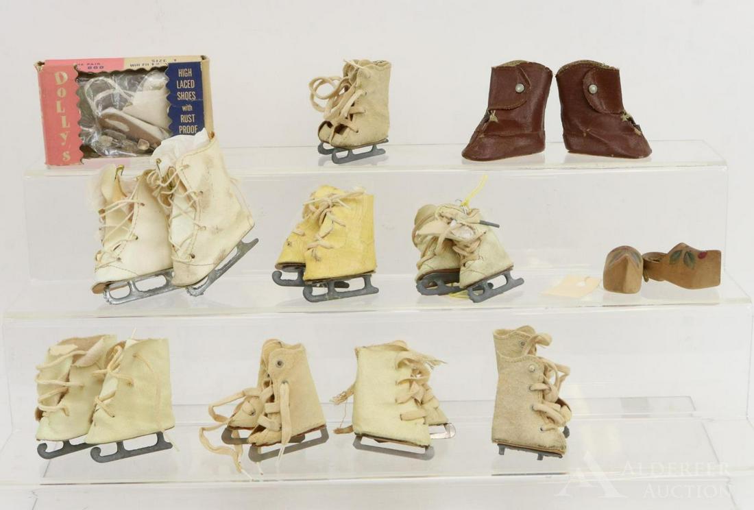 LOT OF ANTIQUE/VINTAGE DOLL SHOES.: Lot of 1930's-60's ice skates, boots and wooden shoes. (9) Prs. skates - oilcloth, cloth. Mary Hoyer type, to fit 12"-15" dolls, 1 3/4" - 2 3/4". Brown oilcloth boots. Painted wooden shoes. Condition: