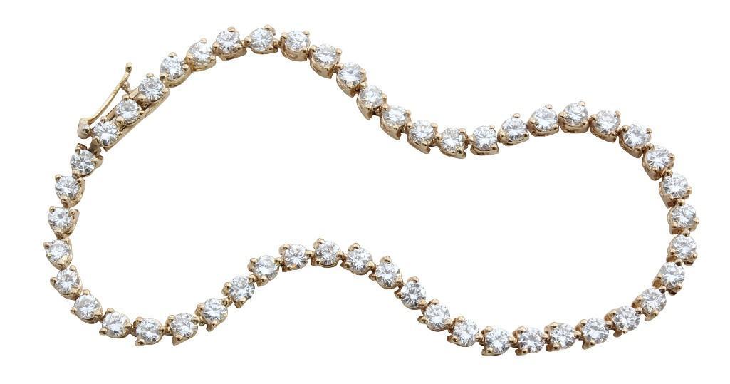 14KY Gold Diamond Tennis Bracelet 3.0CTW: Features (50) 2.5mm round brilliant cut diamonds in 3-prong settings, approx. 3.0ctw, clarity: VS2 - SI1 colour: G - H. 6 1/2" long with hidden box clasp and safety catch. 6.1gtw