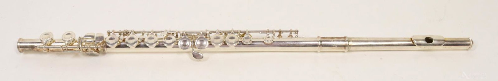 Selmer Flute: Selmer Flute Ser # 45651 With cleaning rod and case. All pads and keys appear intact and working.