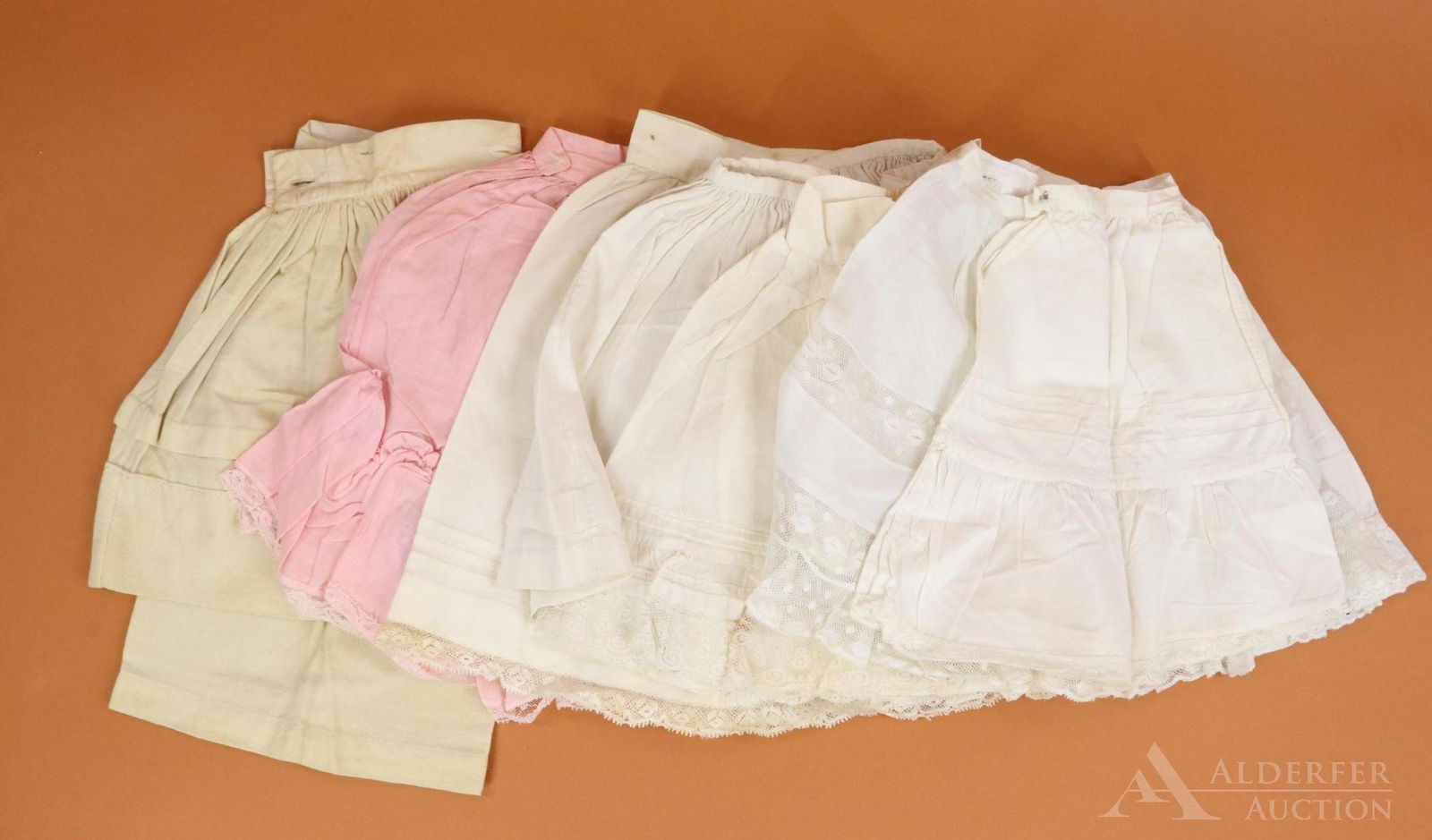 LOT OF ANTIQUE/VINTAGE DOLL CLOTHING. (1 of 4)