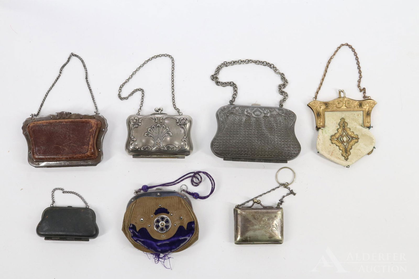 LOT OF ANTIQUE ACCESSORIES. (1 of 4)