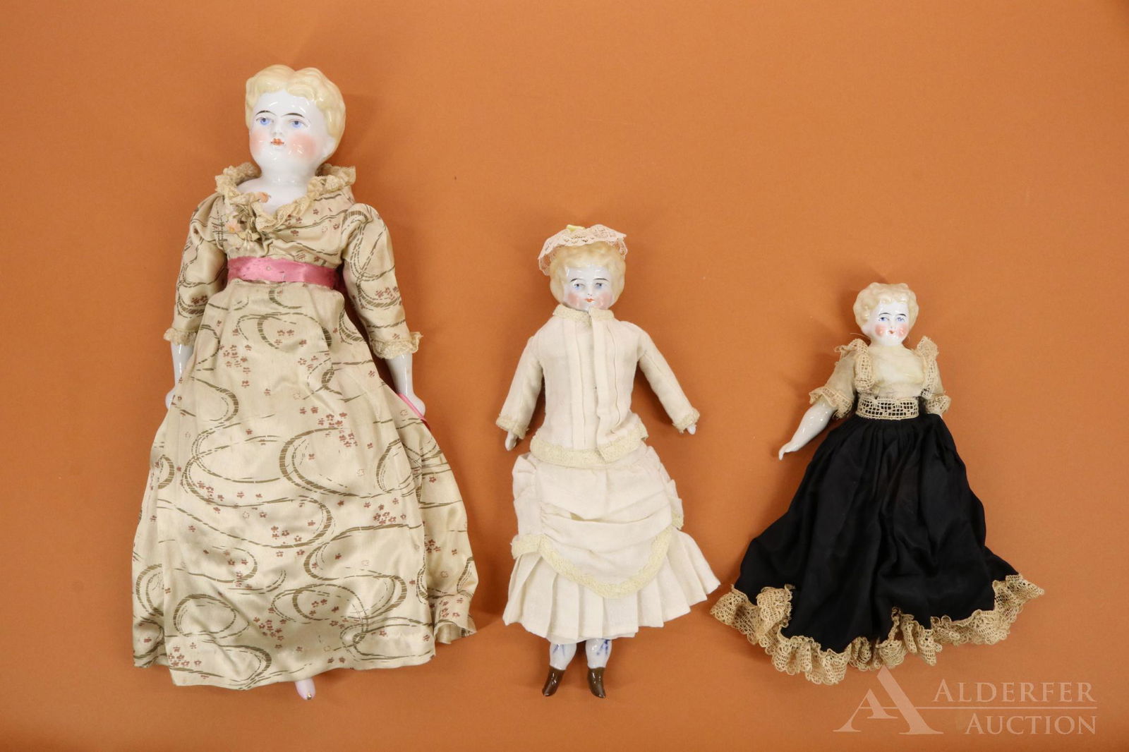 LOT OF CHINA/PARIAN DOLLS. (1 of 12)