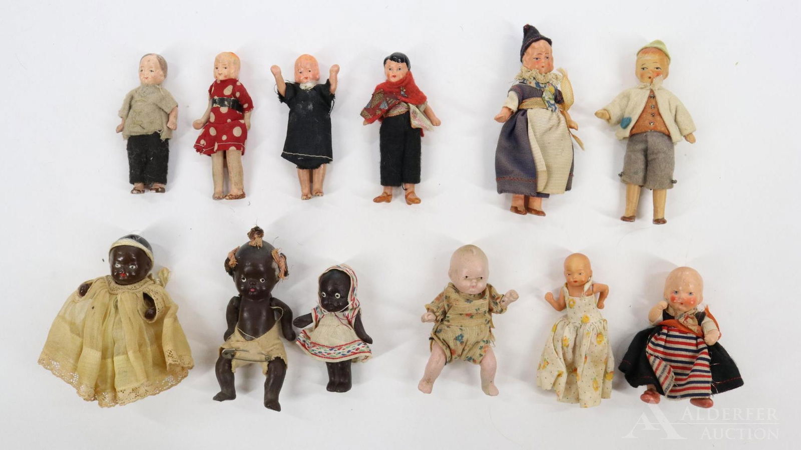 LOT OF MINIATURES/DOLLS. (1 of 10)