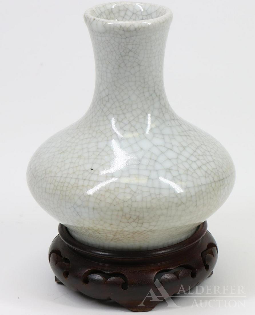 Guan Grey Celadon Vase (1 of 6)