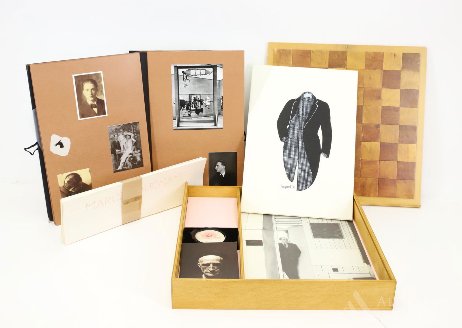 Marcel Duchamp De Luxe Exhibition Catalogue: Marcel Duchamp De Luxe Exhibition Catalogue, Ronny Van De Velde, Antwerp, 1991, this deluxe edition catalog of the "Marcel Duchamp" exhibition in Antwerp, Belgium September 15 -December 15, 1991, cons