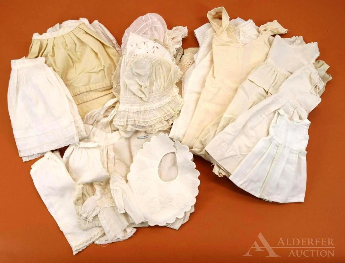LOT OF ANTIQUE/VINTAGE DOLL/BABY CLOTHING. (1 of 7)