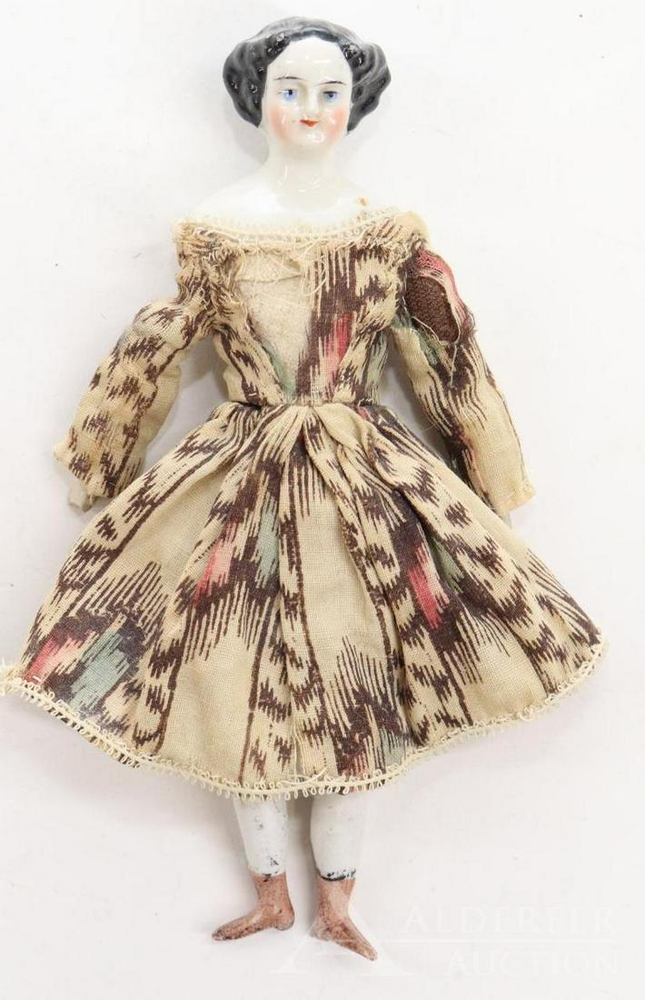 LOT OF CHINA DOLLS. (1 of 5)